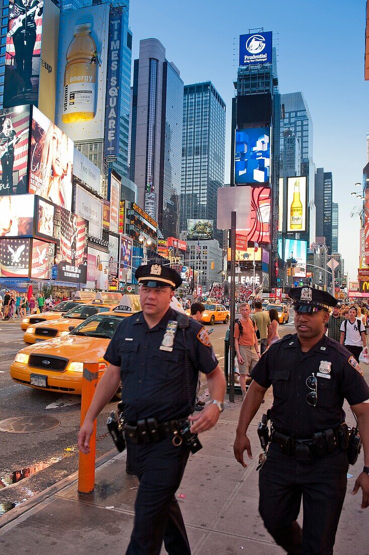 New York - Manhattan - Theater District - Policemen to Times Square