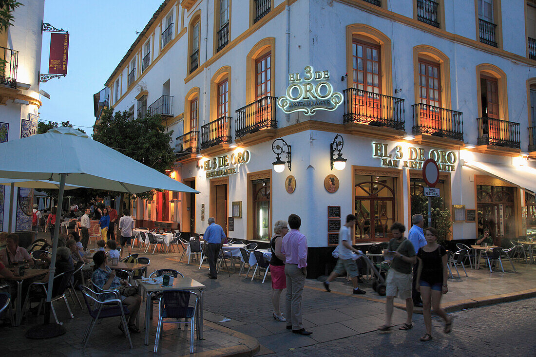 Spain, Andalusia, Seville, Barrio de Santa Cruz, nightlife, bar