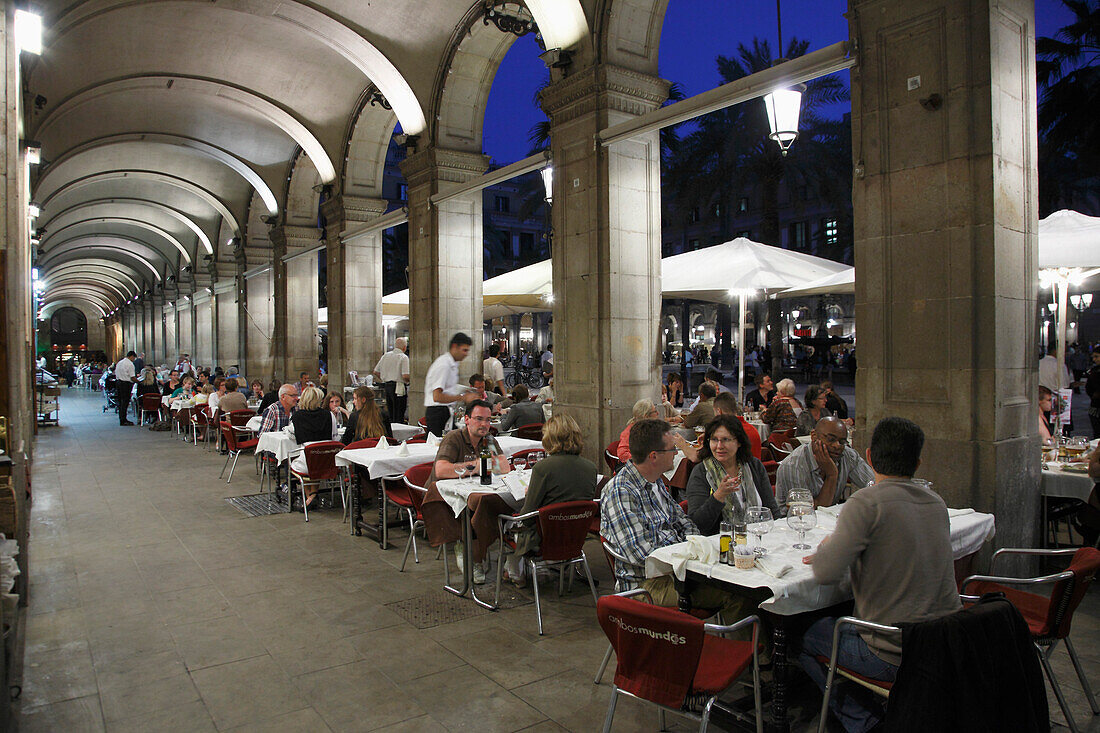 Spain, Catalonia, Barcelona, Placa Reial, restaurant, people