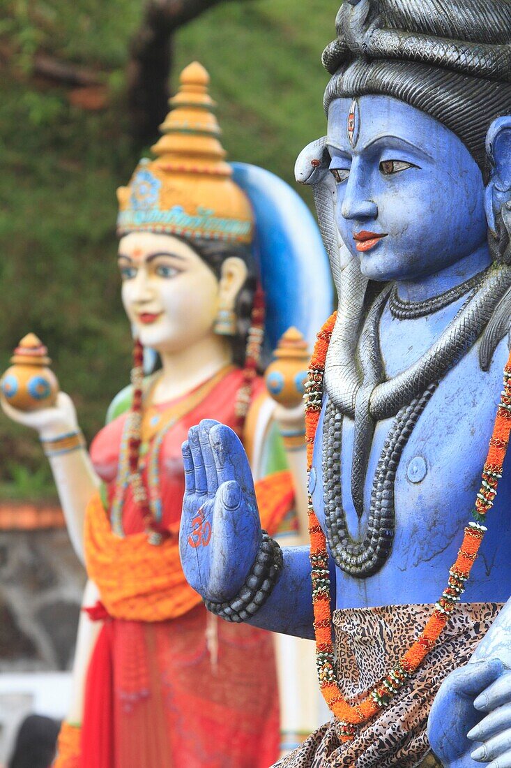 Indian ocean, Mauritius, district of Savanne, Grand Bassin, Hindu temple dedicated to Lord Shiva, statues