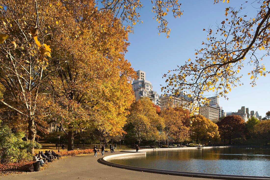 CONSERVATORY WATER MODEL BOAT POND CENTRAL PARK EAST MANHATTAN NEW YORK CITY USA