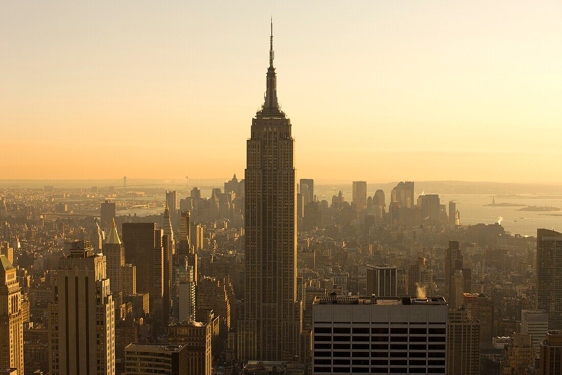 EMPIRE STATE BUILDING MIDTOWN SKYLINE MANHATTAN NEW YORK CITY USA