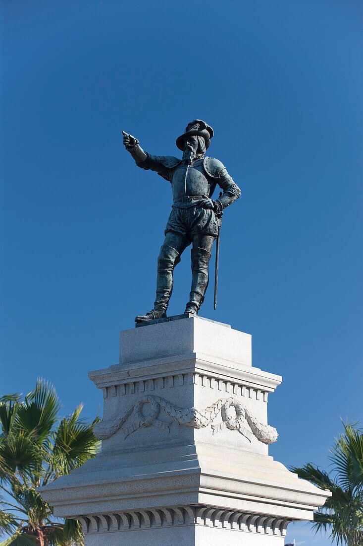 JUAN PONCE DE LEON STATUE CATHEDRAL PLAZA SAINT AUGUSTINE FLORIDA USA