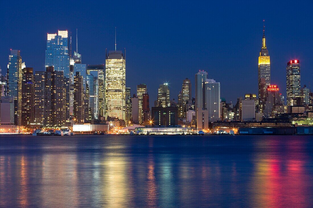 MIDTOWN SKYLINE HUDSON RIVER MANHATTAN NEW YORK CITY USA