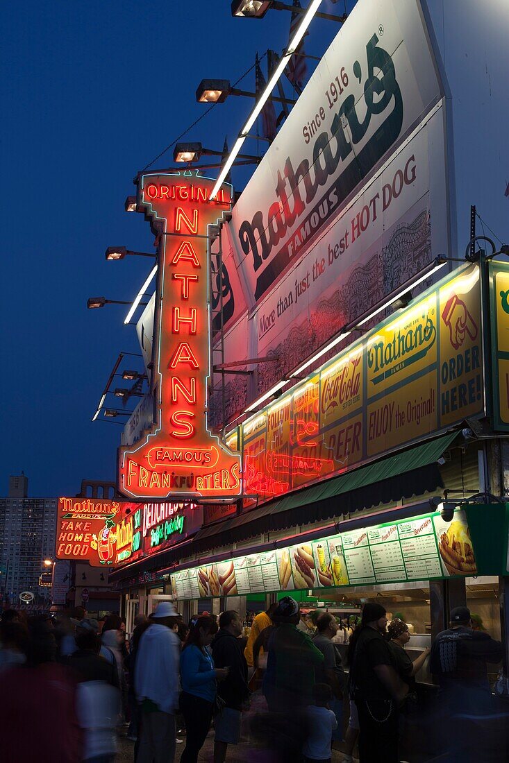 NATHANS FAMOUS HOT DOG STAND SURF AVENUE CONEY ISLAND BROOKLYN NEW YORK USA