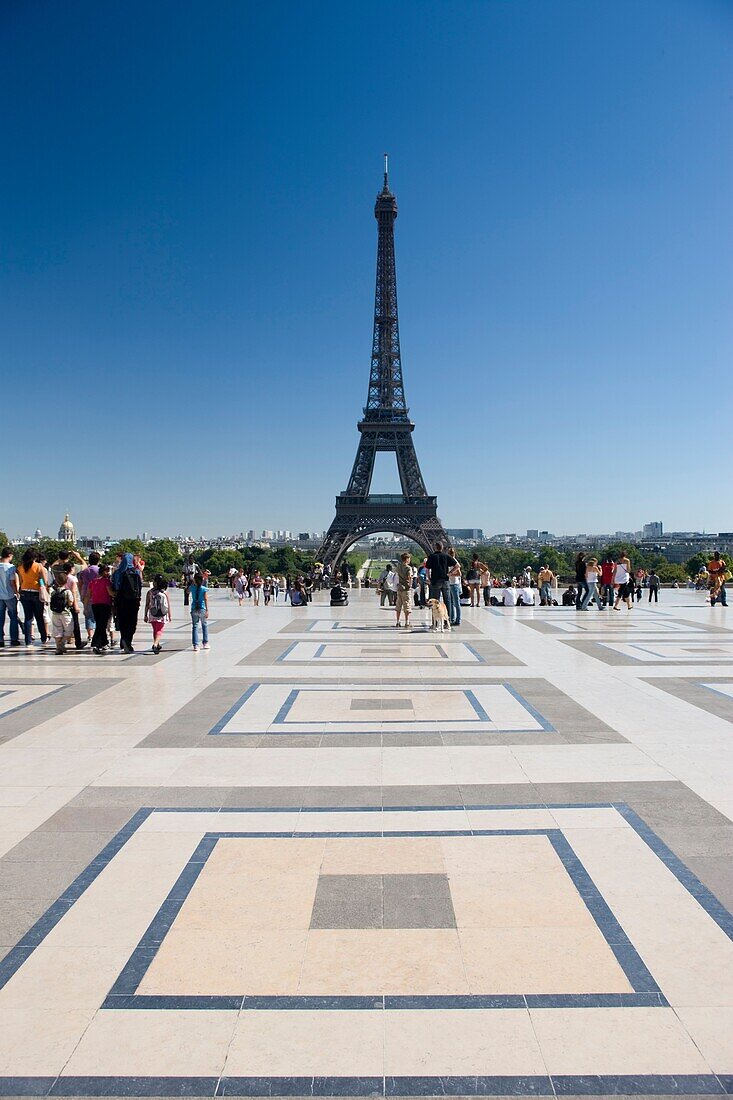 PLACE DU TROCADERO PALAIS DE CHAILLOT EIFFEL TOWER PARIS FRANCE