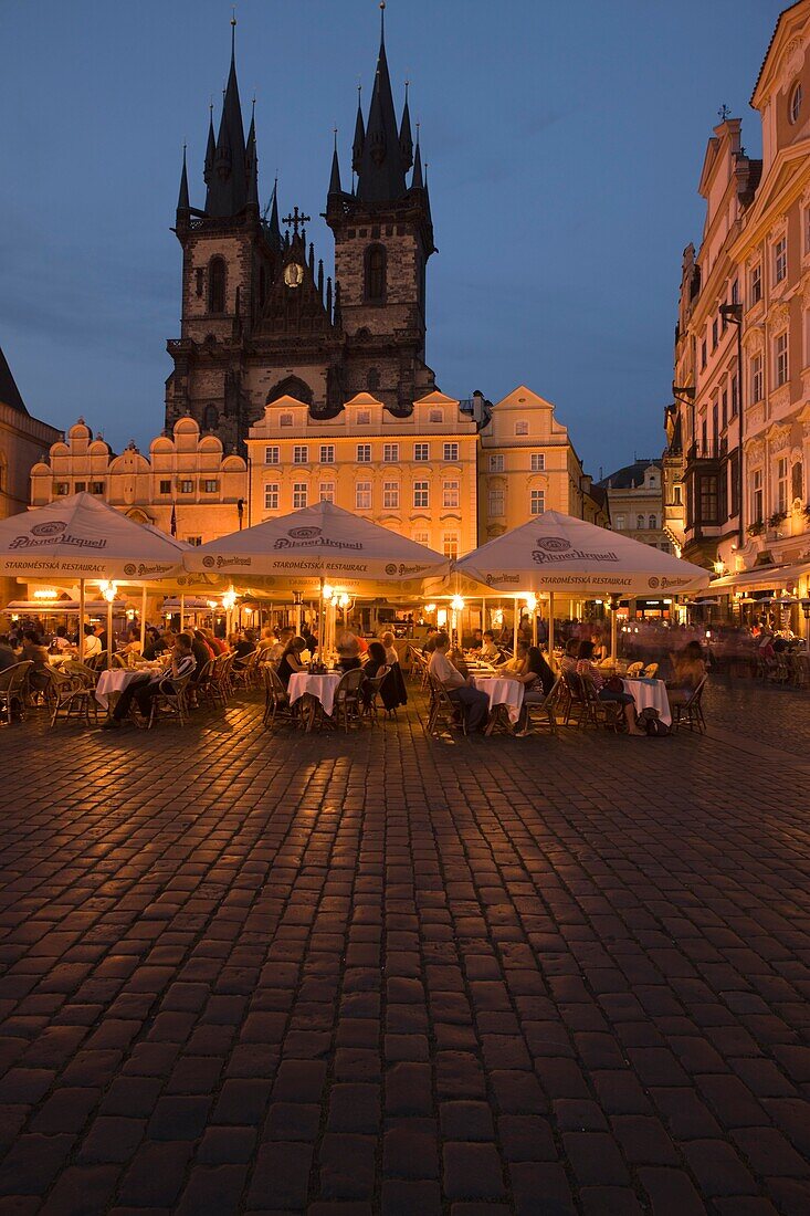 STREET CAFES TYN CHURCH OLD TOWN SQUARE STAROMESTSKE NAMESTI PRAGUE CZECH REPUBLIC