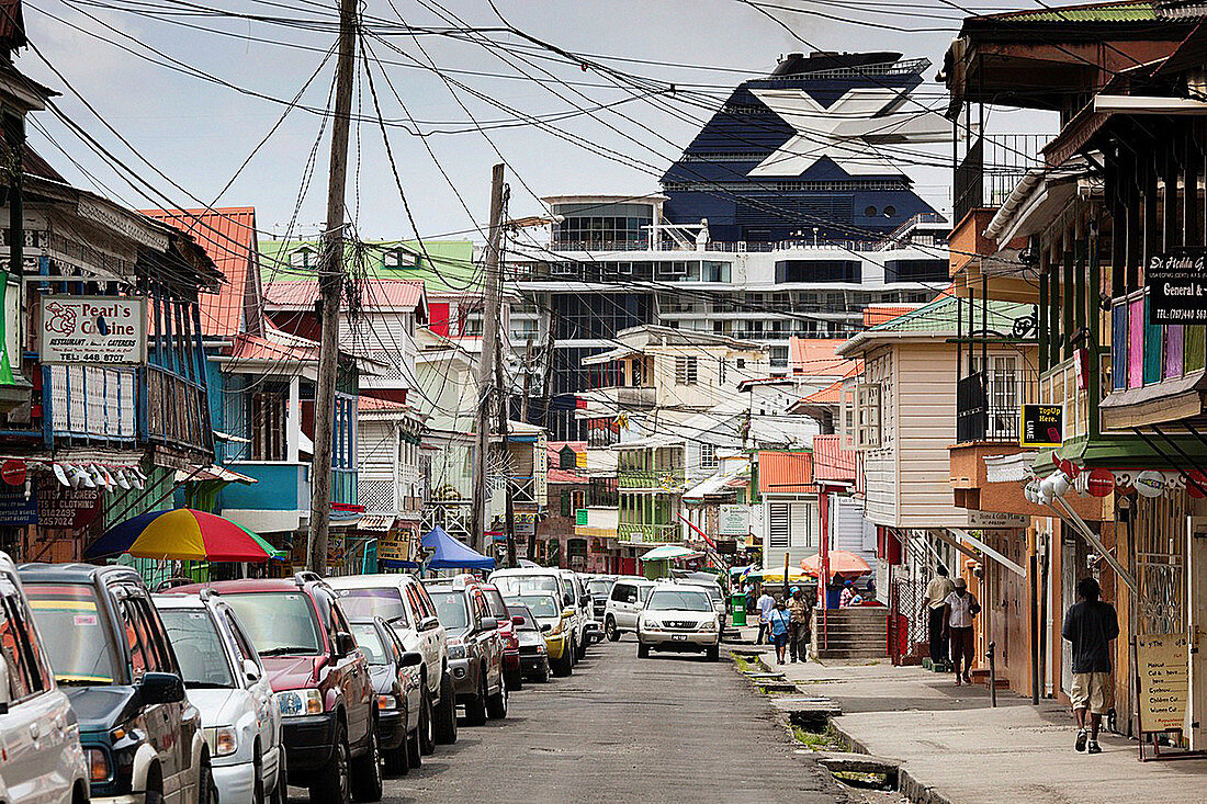 Dominica, Roseau, cruiseship in port