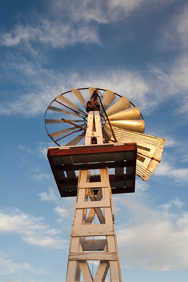 USA, Oklahoma, Elk City, vintage farm windmills, sunset
