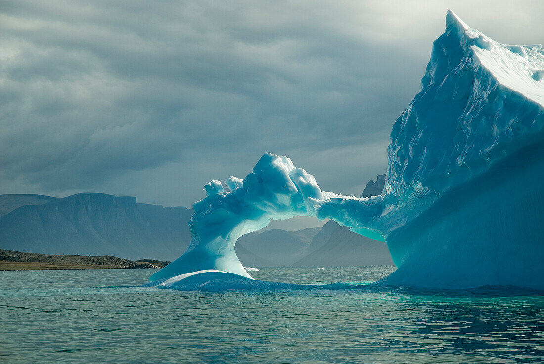 Iceberg in Eclipse Sound off Baffin License image 70439505