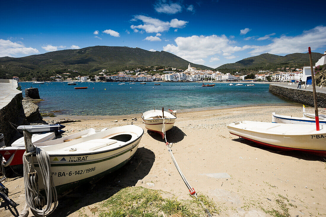 Boote am Strand, Cadaques, Costa Brava, Spanien