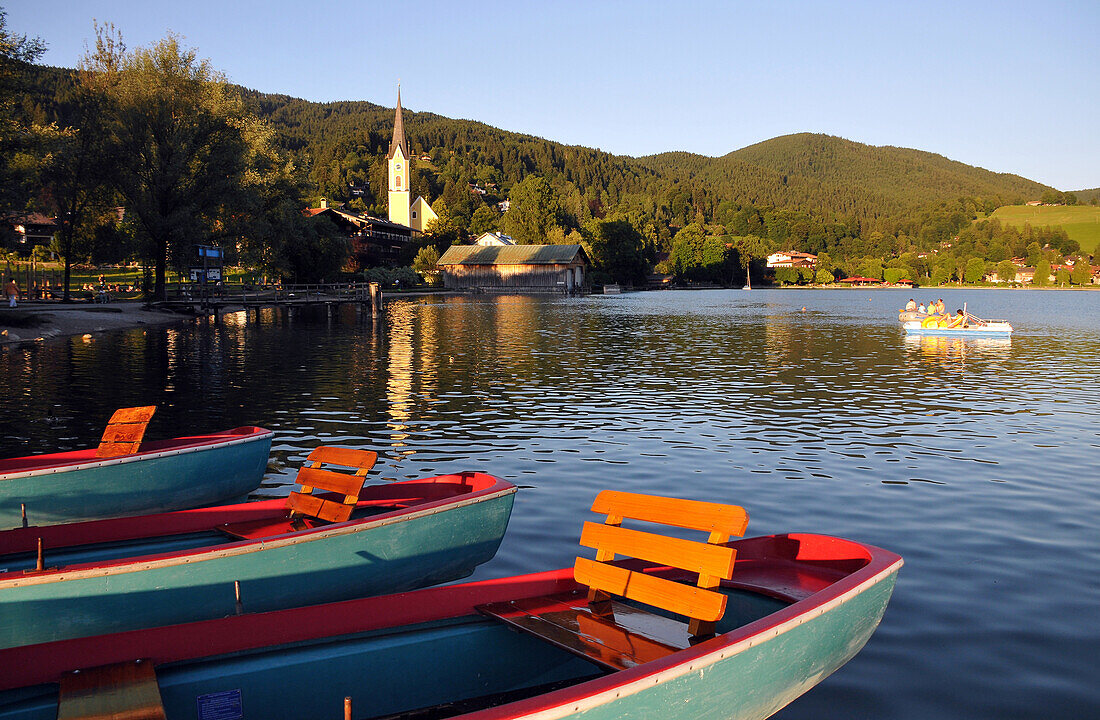 View towards Schliersee from the boat hire, lake Schliersee, Schliersee, Bavaria, Germany