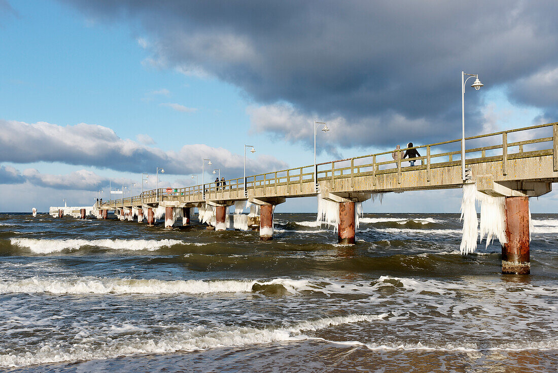 Seaside Resort Goehren in Winter with pier, Goehren, Island of Ruegen, Mecklenburg-Western Pomerania, Germany