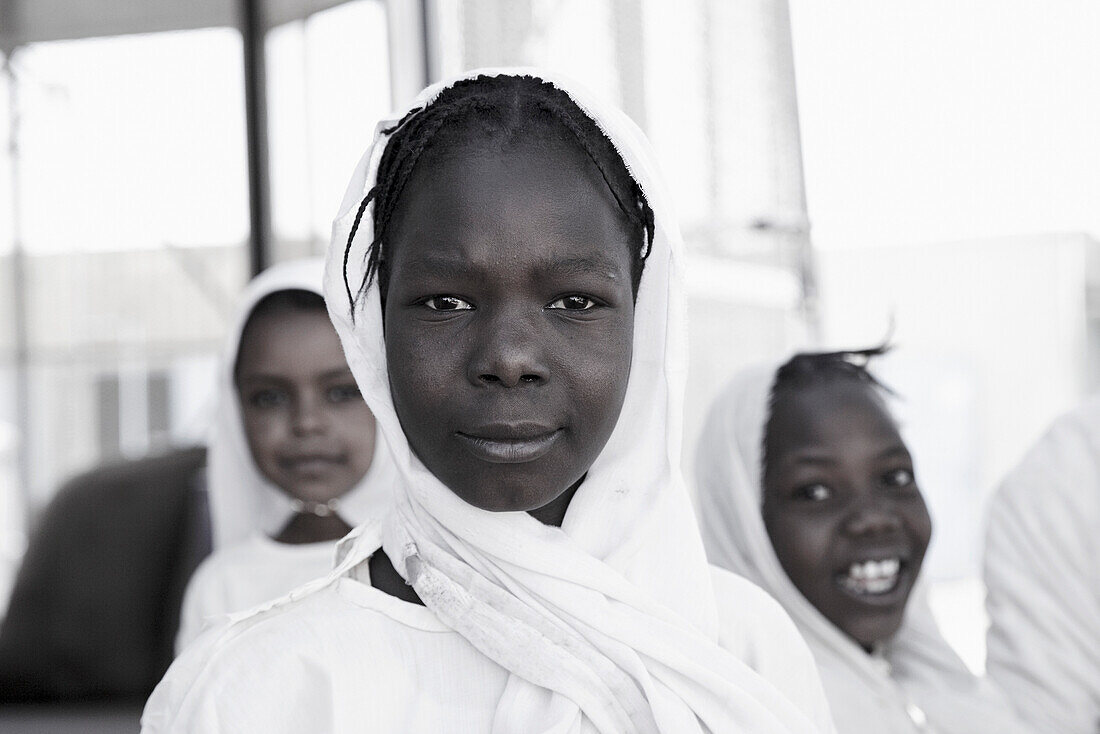 Schulmädchen, Dunqula, asch-Schamaliyya, Sudan