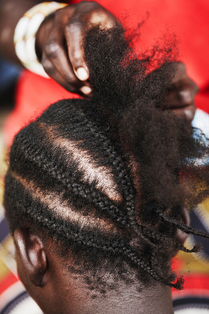 Cornrowing hair, Magadala, Mali