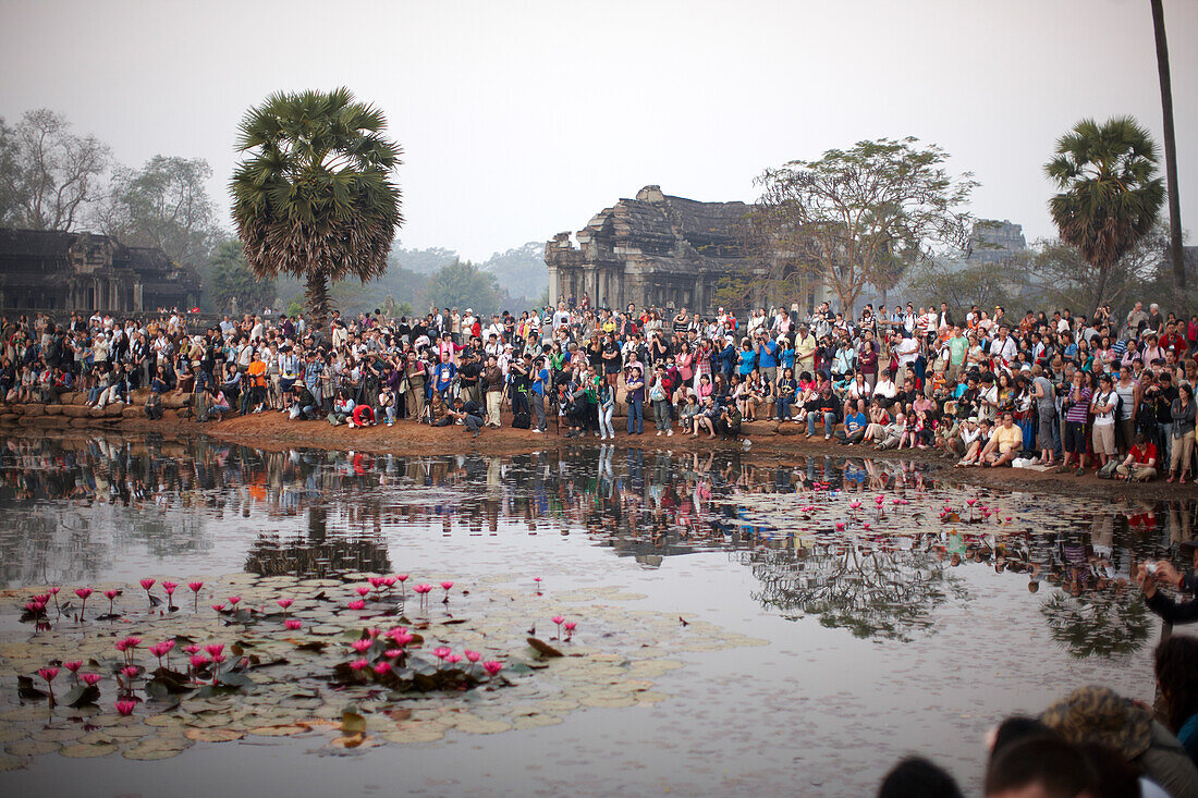 Touristen am Angkor Wat Tempel, Angkor Archäologischer Park, Siem Reap, Kambodscha
