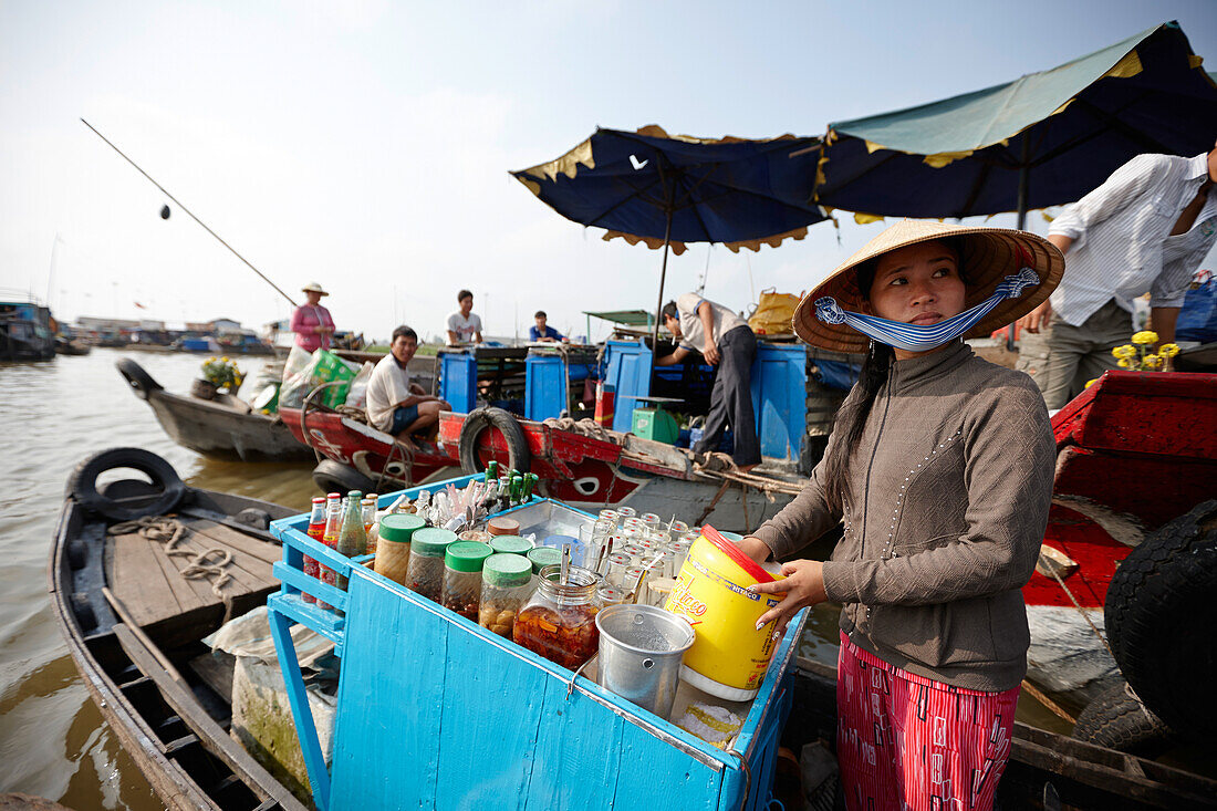 Kaffeeverkäuferin, schwimmender Markt, Long Xuyen, An Giang Provinz, Vietnam