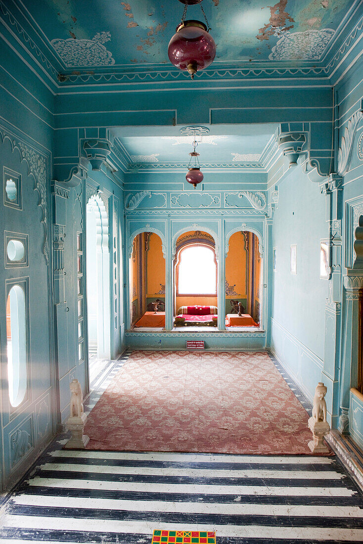 Raum in Inneren des City Palace, Udaipur, Rajasthan, Indien