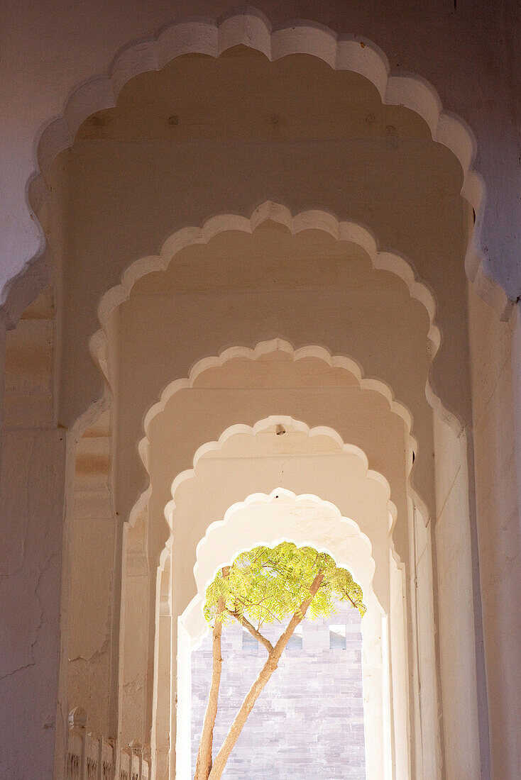 Arkaden im Mehrangarh Fort, Jodhpur, Rajasthan, Indien