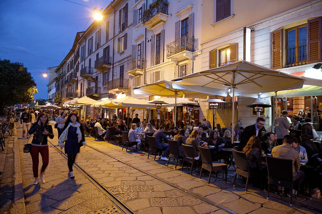 Guests in restaurants and bars in the evening, Navigli quarter, Milan, Lombardy, Italy