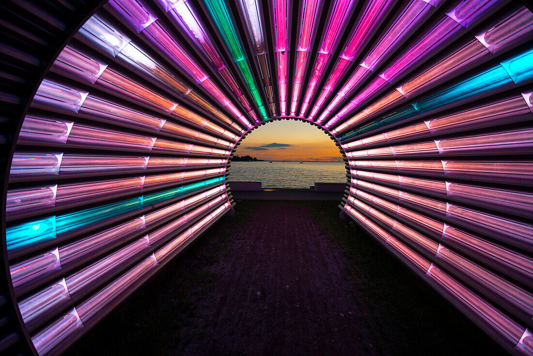 Lichtinstallation von Gerry Ammann am Bodensee, Lichttunnel, Bregenz, Vorarlberg, Österreich