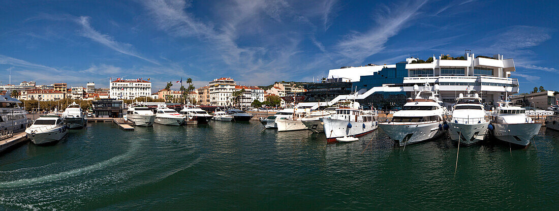 Le vieux Port de Cannes, the old port, Cannes, Cote d’Azur, Provence, France