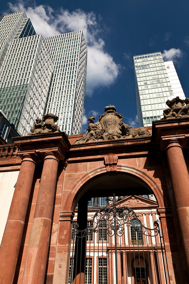 Older gate in front of the modern Jumeirah Hotel, Grosse Eschenheimer Strasse, Frankfurt, Hesse, Germany