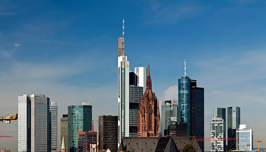 Skyline von Frankfurt mit Wolkenkratzer, Frankfurt am Main, Hessen, Deutschland