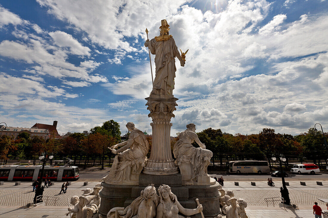 Pallas Athene Brunnen vor dem Parlament, Wien, Österreich