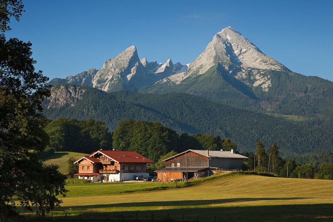 Bauernhöfe vor Watzmann, Berchtesgadener Land, Nationalpark Berchtesgaden, Oberbayern, Bayern, Deutschland