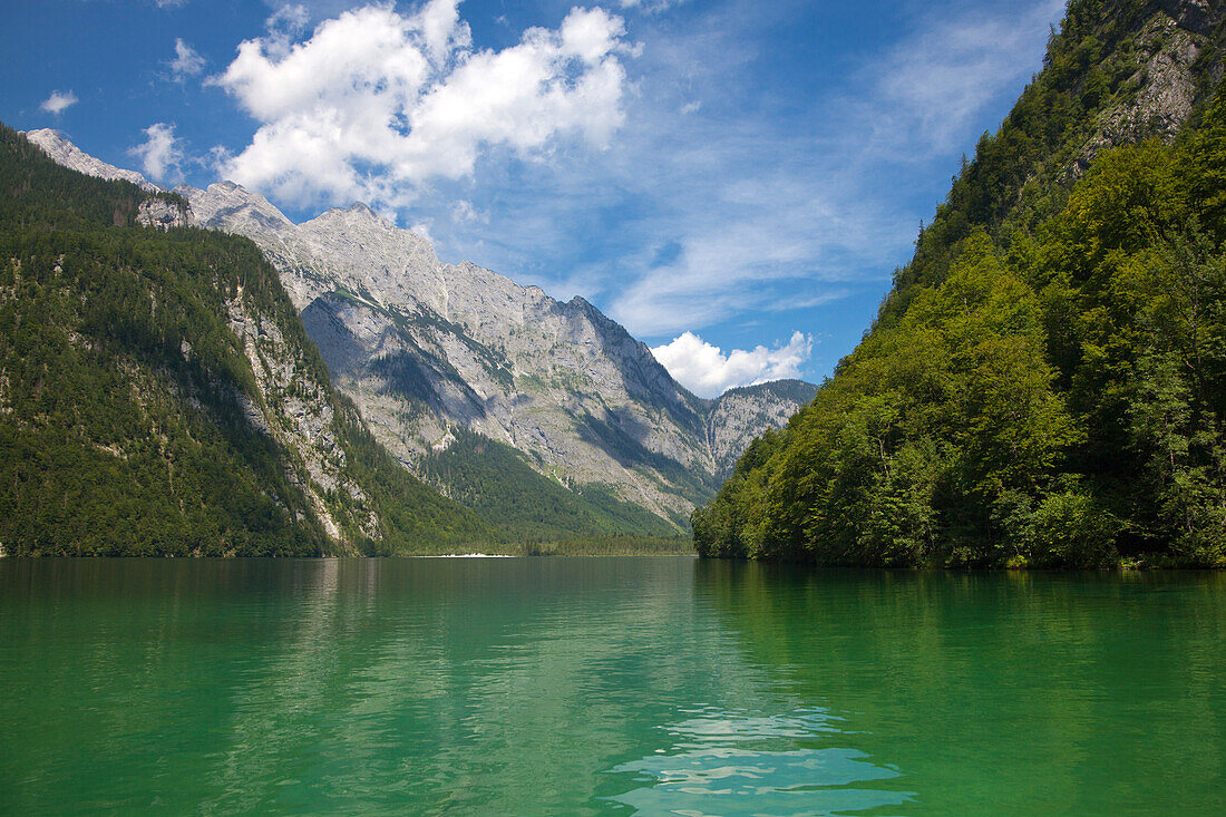 Blick über den Königssee zur Watzmann-Ostwand, Berchtesgadener Land, Nationalpark Berchtesgaden, Oberbayern, Bayern, Deutschland