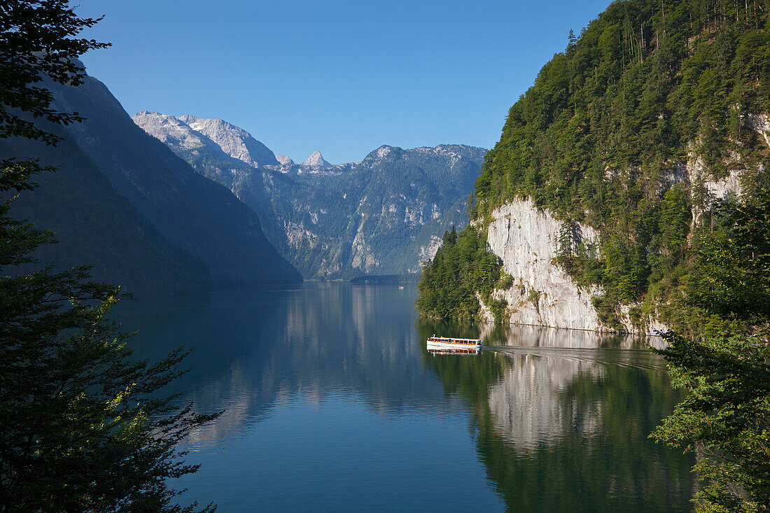 Ausflugsschiff am Malerwinkel, Königssee, Berchtesgadener Land, Nationalpark Berchtesgaden, Oberbayern, Bayern, Deutschland