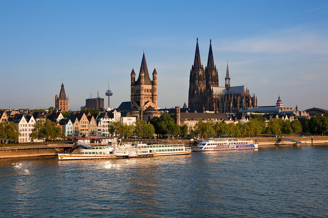 Paddle steamer Goethe on the Rhine river in front of Cologne cathedral and Gross-Sankt-Martin church, Cologne, Rhine river, North Rhine-Westphalia, Germany