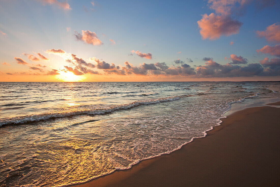 Morgenstimmung am Strand, Ahlbeck, Insel Usedom, Ostsee, Mecklenburg-Vorpommern, Deutschland