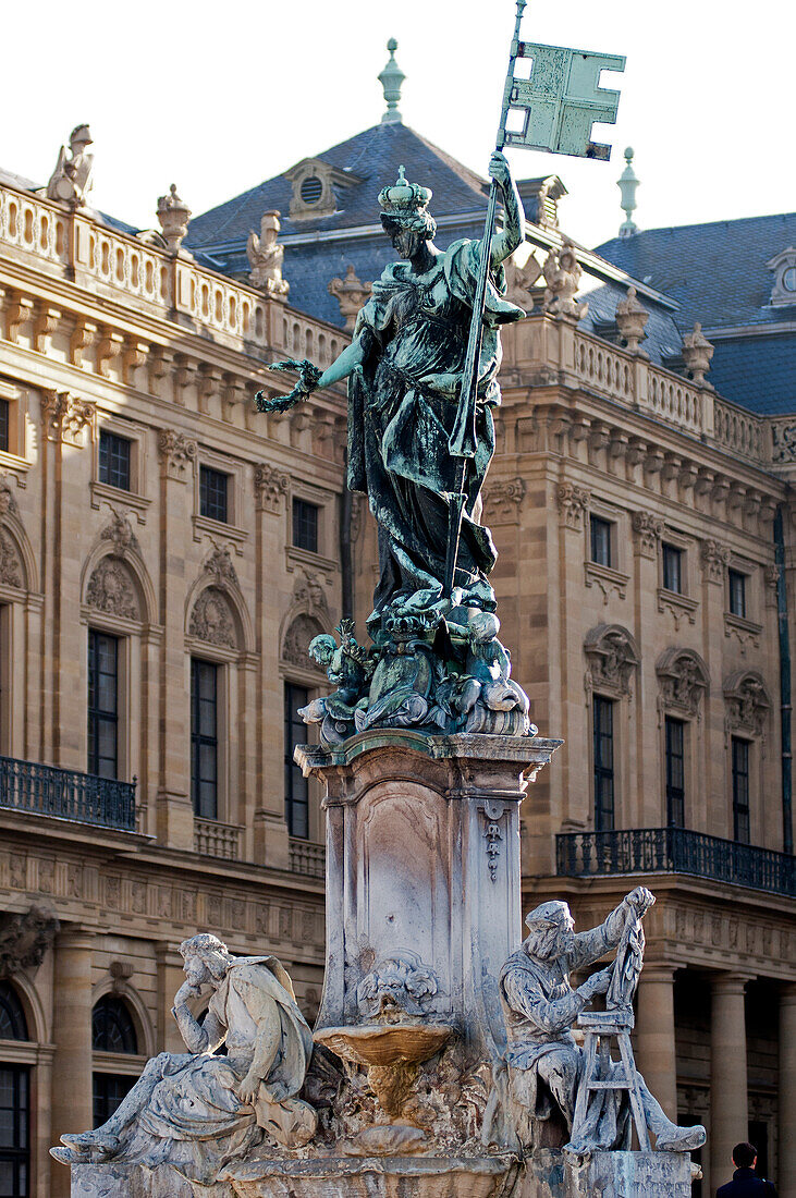 Franconiabrunnen an der Residenz, Würzburger Residenz, Würzburg, Franken, Bayern, Deutschland