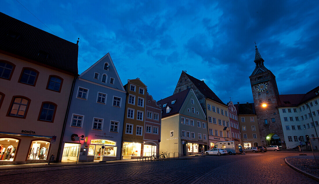 Der Hauptplatz in der Altstadt bei Nacht, Landsberg am Lech, Oberbayern, Bayern, Deutschland
