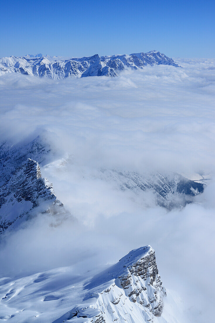 Blick vom Birnhorn auf Nebelmeer im Tal und Berchtesgadener Alpen, Birnhorn, Leoganger Steinberge, Salzburg, Österreich