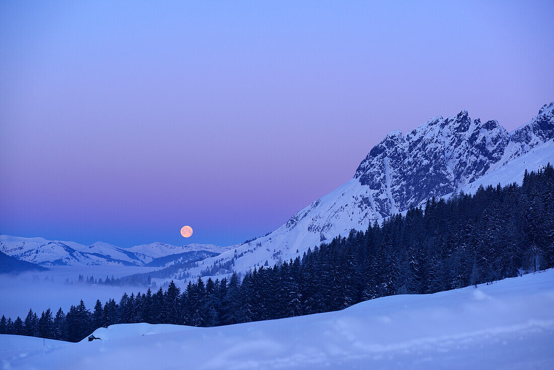 Mond geht über Salzburger Schieferbergen unter, Arthurhaus, Hochkönig, Berchtesgadener Alpen, Salzburg, Österreich
