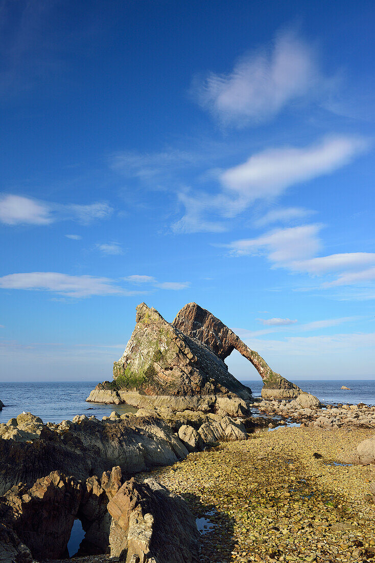 Bow Fiddle Rock, Portknockie, Moray, Ostküste, Schottland, Großbritannien, Vereinigtes Königreich