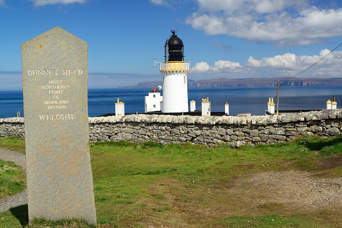 Lighthouse at Dunnet Head with view to Orkney Islands, Dunnet Head, Highland, Scotland, Great Britain, United Kingdom