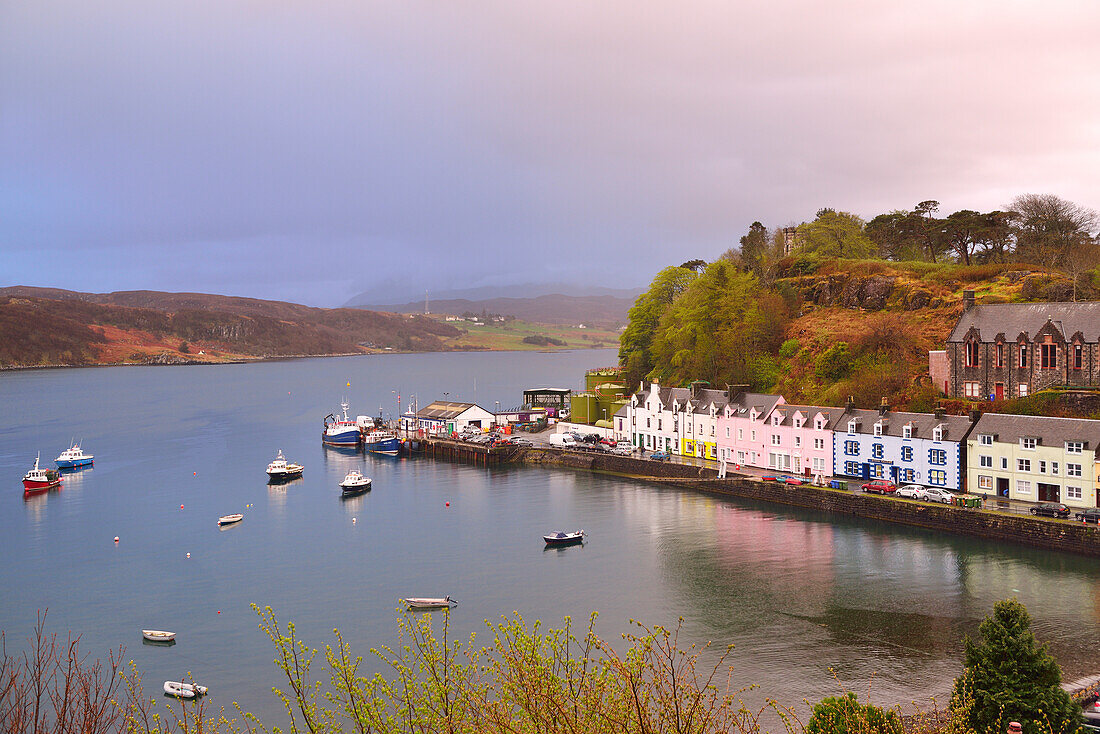 Ort Portree mit Hafen, Portree, Isle of Skye, Schottland, Großbritannien, Vereinigtes Königreich