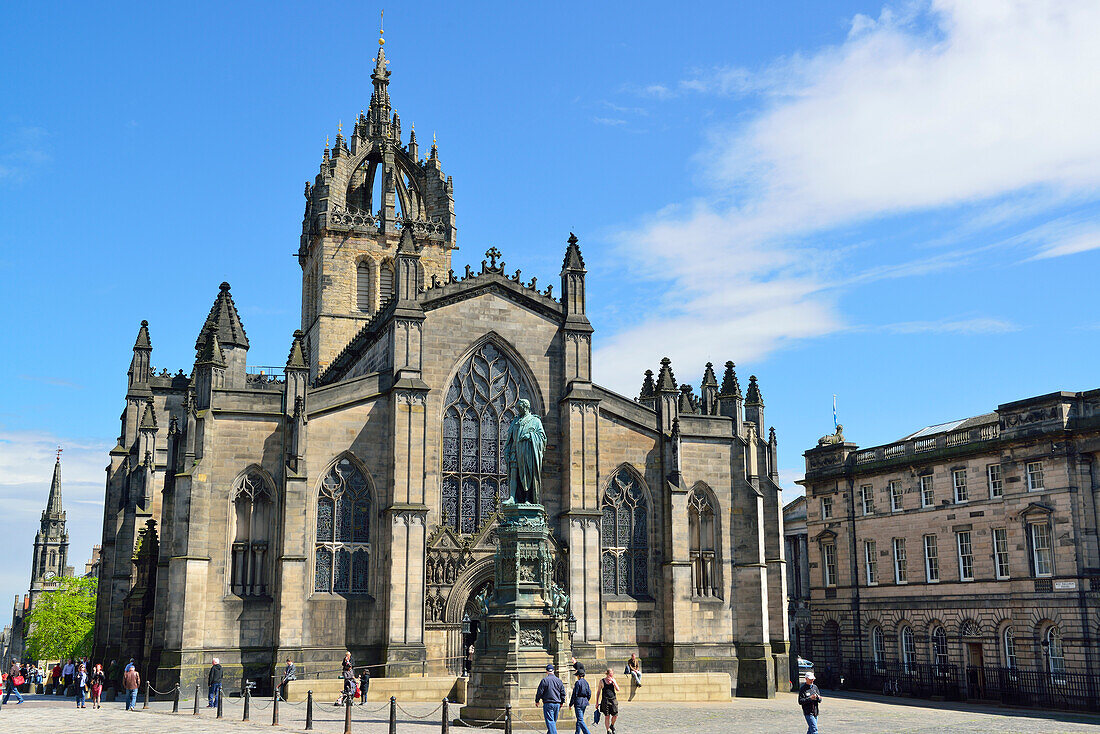 Denkmal von Walter Scott mit St. Giles' Cathedral, Royal Mile, UNESCO Weltkulturerbe Edinburgh, Edinburgh, Schottland, Großbritannien, Vereinigtes Königreich