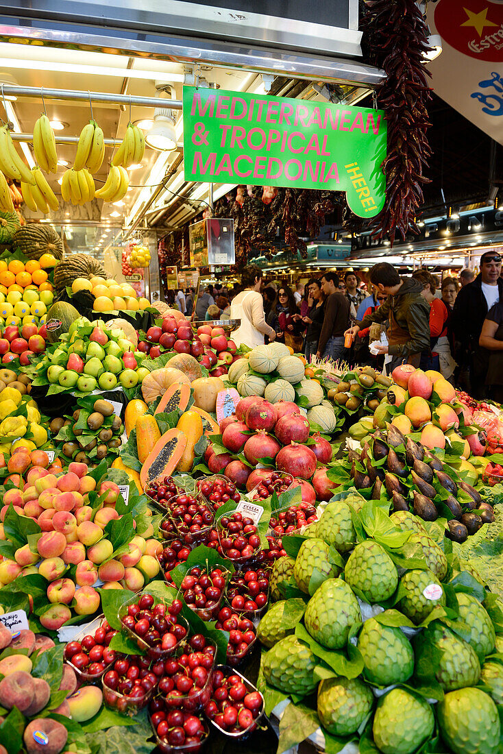 Fruit stall in market Boqueria, La Boqueria, La Rambla, Barcelona, Catalonia, Spain