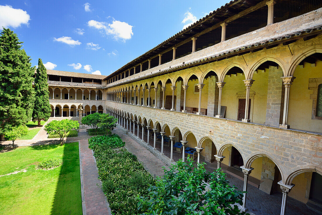 Two-storied cloister and atrium in Pedralbes abbey, Reial monestir de Santa Maria de Pedralbes, Gothic architecture, Pedralbes, Barcelona, Catalonia, Spain