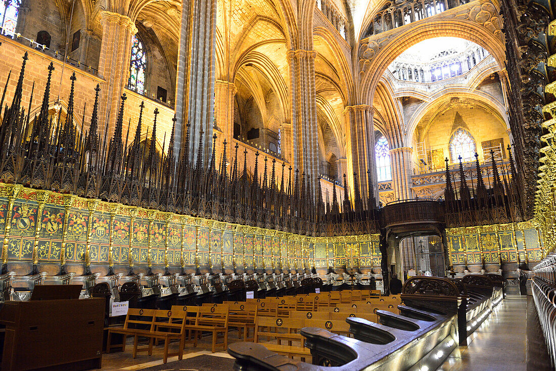 Interior of cathedral with choir stalls, … – License image – 70442625 ❘  lookphotos