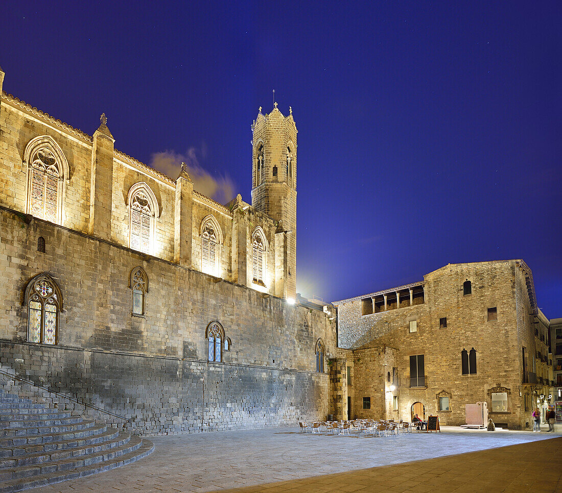 Illuminated Kings square at night, Placa del Rei, Barri Gotic, Barcelona, Catalonia, Spain