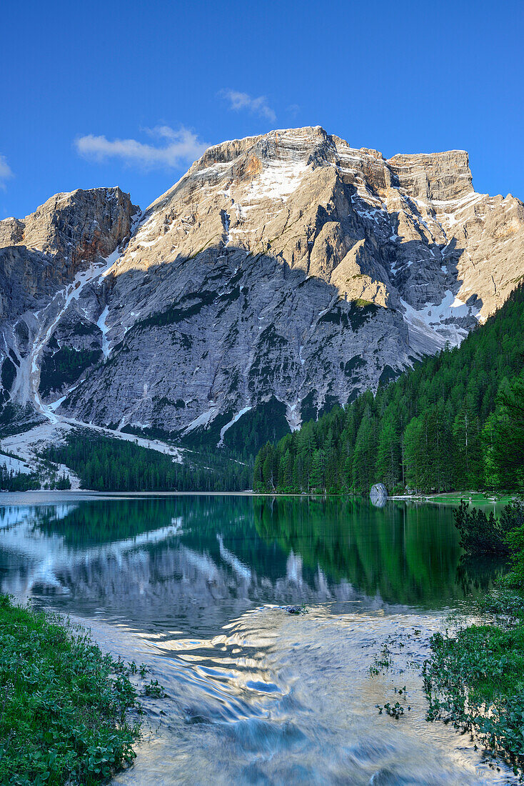 Seekofel über dem Pragser Wildsee, Pragser Wildsee, Pustertal, Dolomiten, UNESCO Weltnaturerbe Dolomiten, Südtirol, Italien