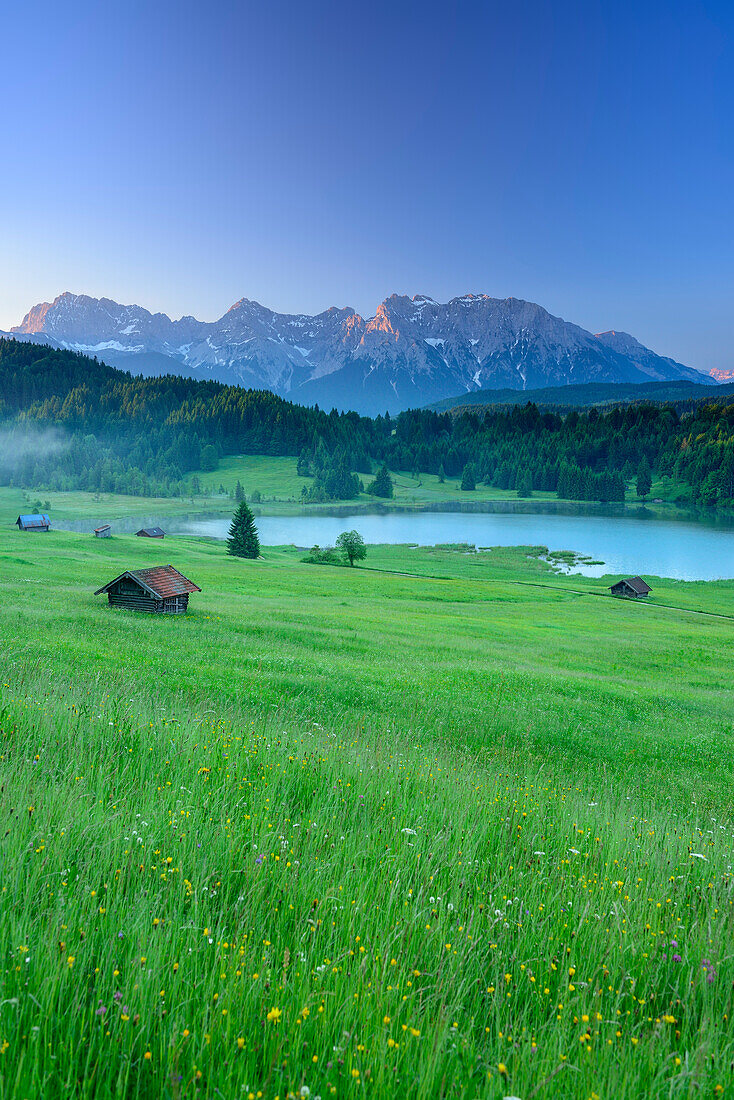 Morning mood with lake Geroldsee and Karwendel range, lake Geroldsee, Werdenfels, Garmisch-Partenkirchen, Bavarian Alps, Upper Bavaria, Bavaria, Germany