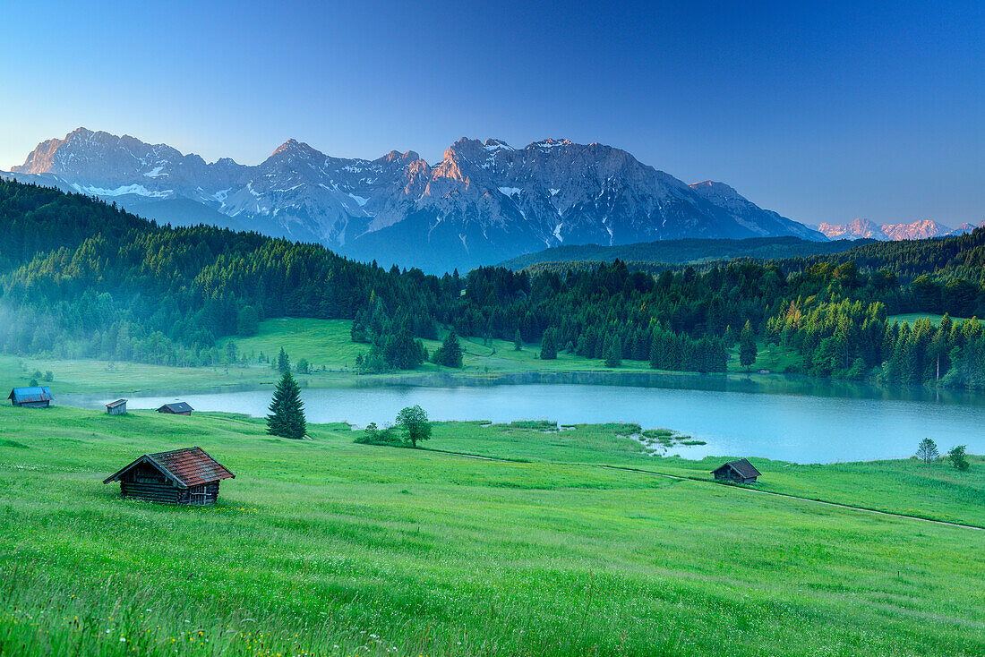Morning mood with lake Geroldsee and Karwendel range, lake Geroldsee, Werdenfels, Garmisch-Partenkirchen, Bavarian Alps, Upper Bavaria, Bavaria, Germany