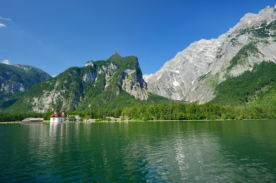 Lake Koenigssee with church of St. Bartholomae, Hachelkoepfe and Watzmann with Watzmann East Face, lake Koenigssee, Berchtesgaden range, National Park Berchtesgaden, Berchtesgaden, Upper Bavaria, Bavaria, Germany